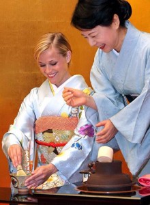 Avon Global Ambassador Reese Witherspoon (L), the guest of honor